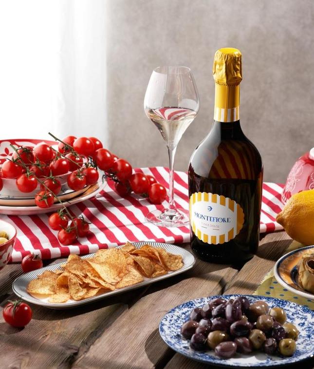 ИГРИСТОЕ ВИНО МОНТЕФЬОРЕ КЮВЕ ДОЛЬЧЕ МИЛЛЕЗИМАТО белое сладкое 0,75л
